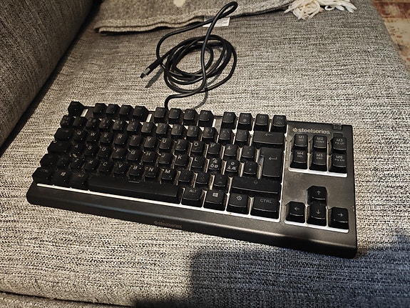 Mekaaninen USB-näppäimistö