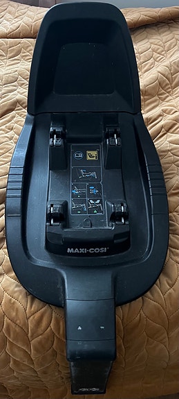 Maxi-Cosi Familyfix2 telakka autoon