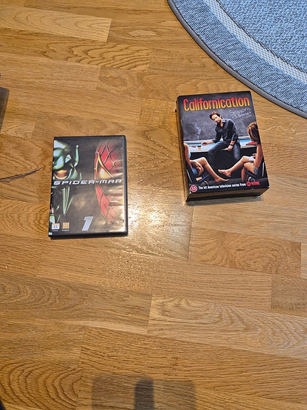 Californication 1-3 kaudet ja Spiderman 1 elokuva