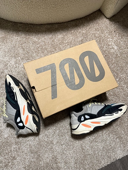 Adidas Yeezy Boost 700