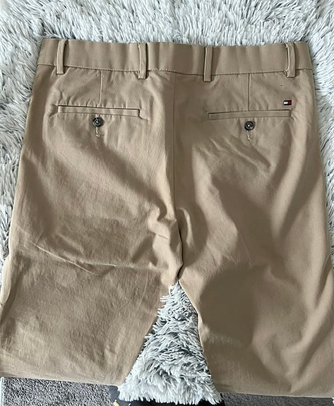 Tommy Hilfiger housut.