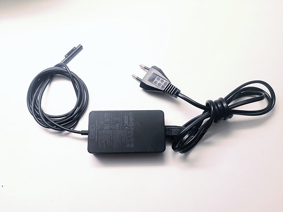 Microsoft Surface Pro 39W adapteri laturi virtalähde Model 1963