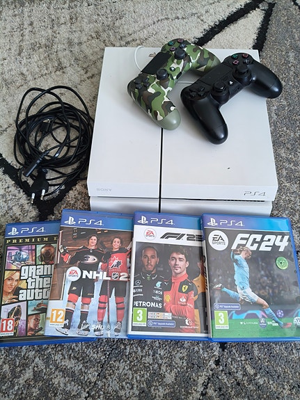 Playstation 4 , 2 ohjainta ja pelit