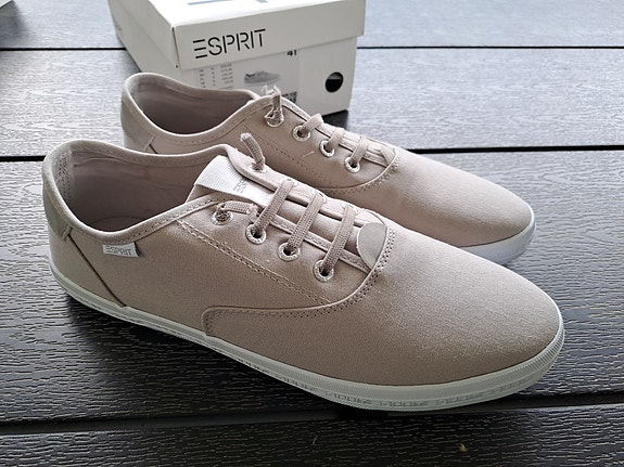 Uudet Esprit tennarit koko 41