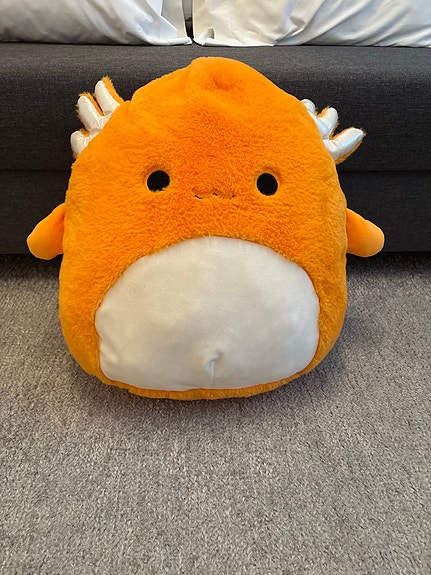 Squishmallows FuzzAMallows Nico pehmolelu oranssi