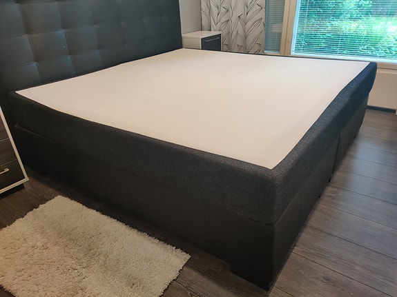 Sänky 200 cm x 200 cm