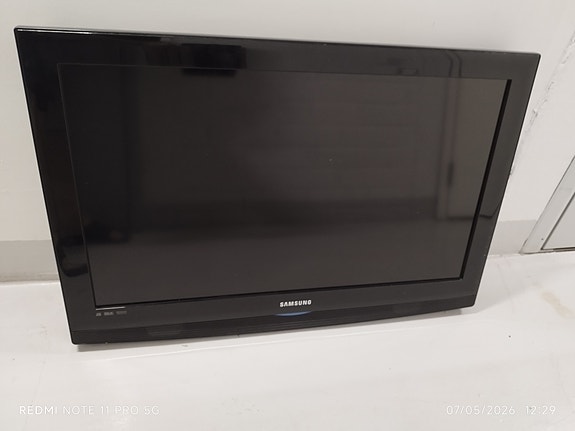 Samsung LE32B450C4W 32" LCD-televisio musta