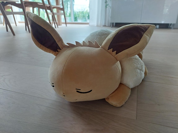 Pokemon Eevee nukkuva pehmo 45cm