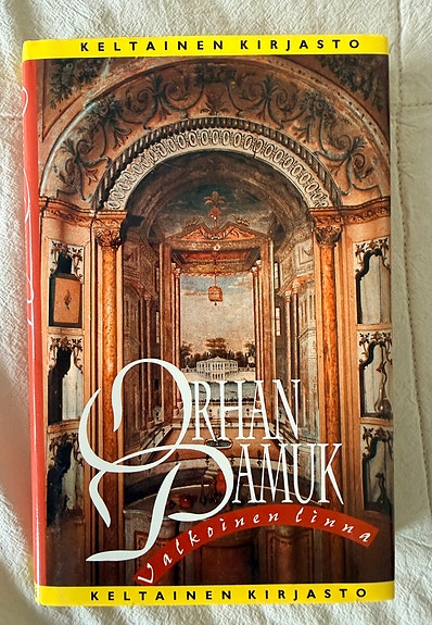 Keltainen kirjasto: Orhan Pamuk - Valkoinen linna. ERITTÄIN HYVÄ!