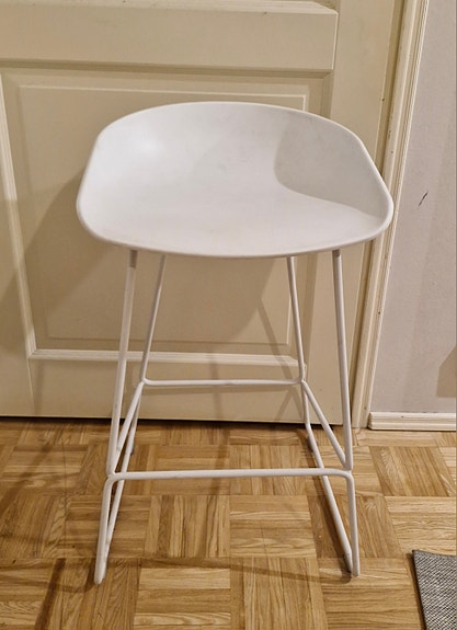 Hay about a stool baarituoli