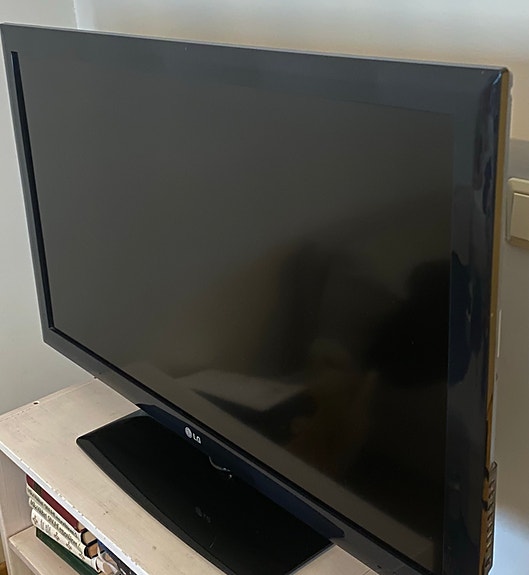 LG 42LD450 42" taulutelevisio