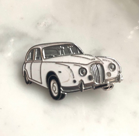 Jaguar MK2 pinssi