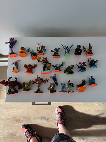 Skylanders hahmot ja säilytystorni