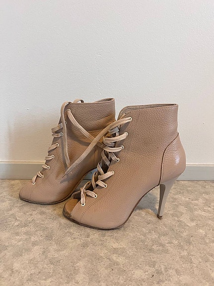 Naisten beiget nauhalliset korkokengät, koko 37. High Heels/Tanssikengät