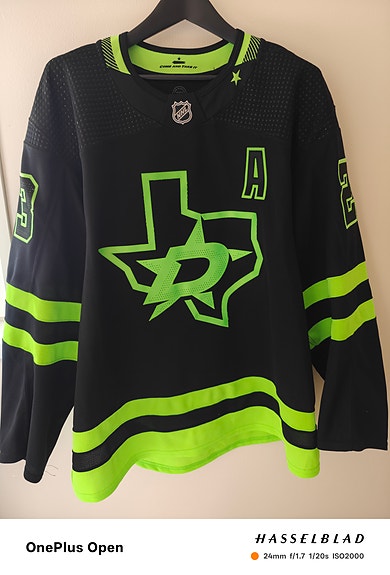 Lindell #23 Dallas blackout gameworn pelipaita