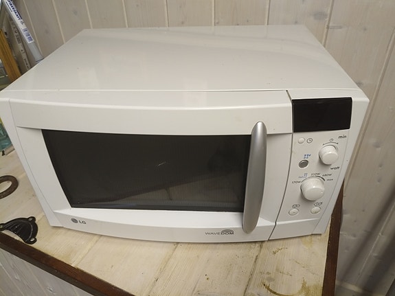 LG mikroaaltouuni valkoinen