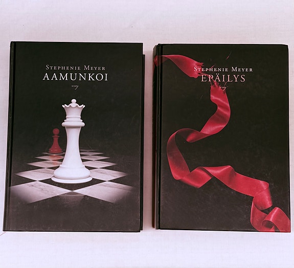 Stephenie Meyer Aamunkoi ja Epäilys kirjat