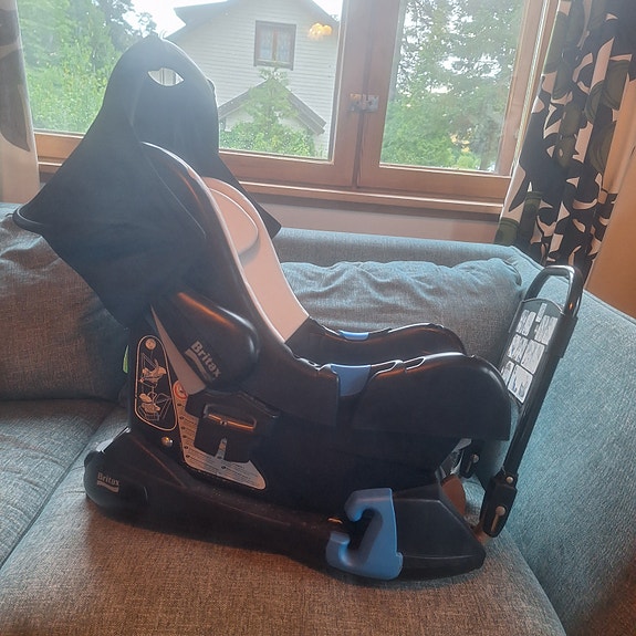Britax Römer BABY-SAFE i-SIZE -turvakaukalo + FLEX BASE -telakka