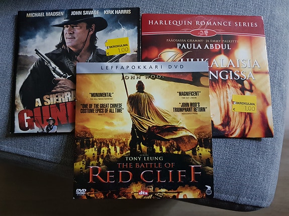 DVD-elokuvat Red Cliff, A Sierra Nevada Gunfight ja Muukalaisia kaupungissa