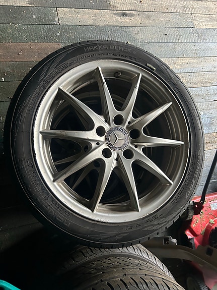 Mercedes-Benz 17” aluvanteet huonoilla kesärenkailla