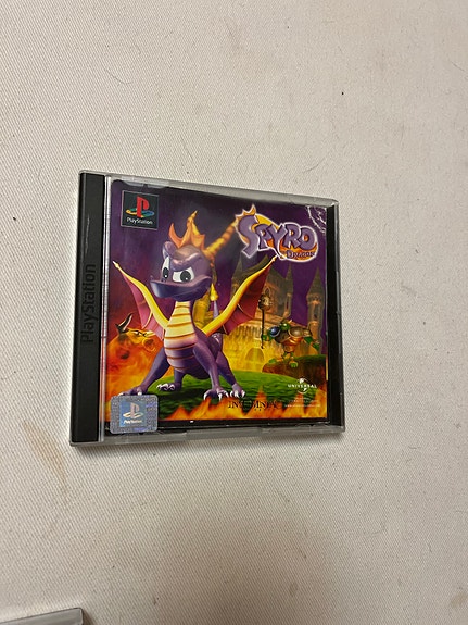 PlayStation Spyro the Dragon peli