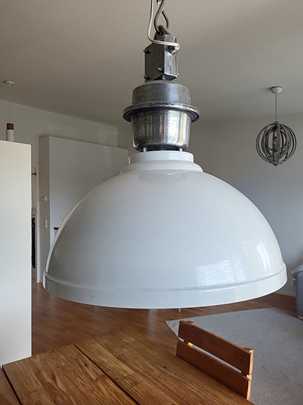 Suuri Industrial-henkinen kattovalaisin