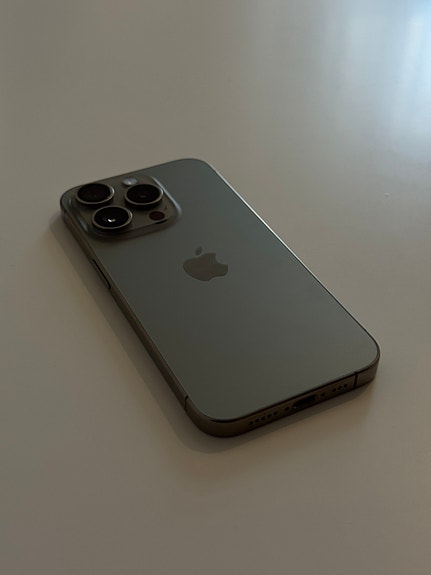 Rikkinäinen iPhone 15 Pro 128GB