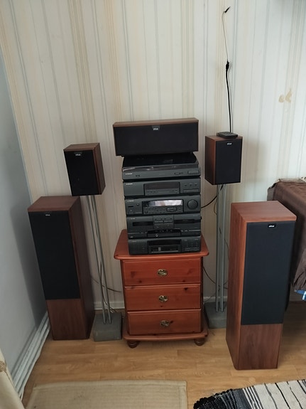 Pioneer-stereot ja Eltax-kaiuittimet