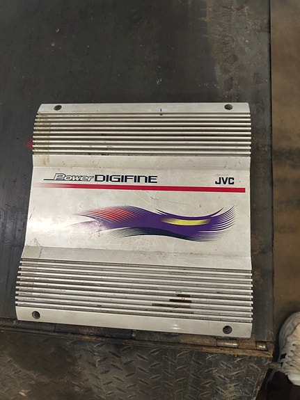 JVC 480W Vahvistin