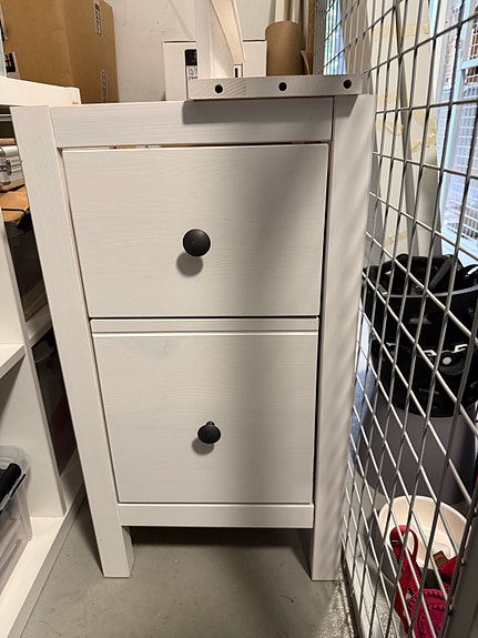 Hemnes-työpöytä