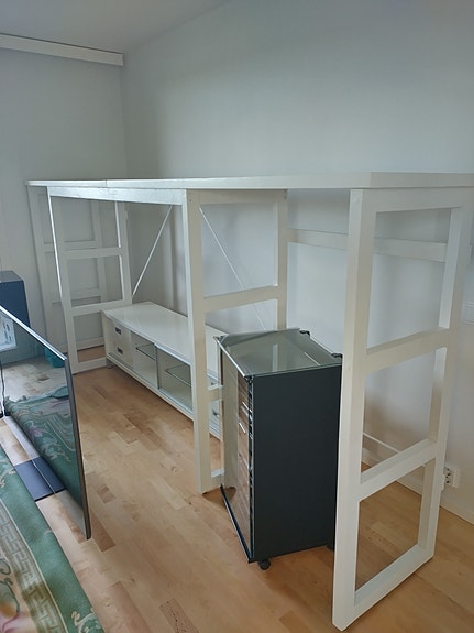 Iso DIY hyllykkö vaikka autotalliin