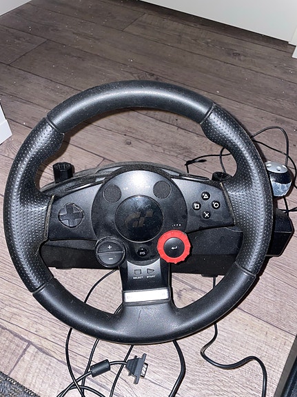 Logitech rattiohjain ja polkimet