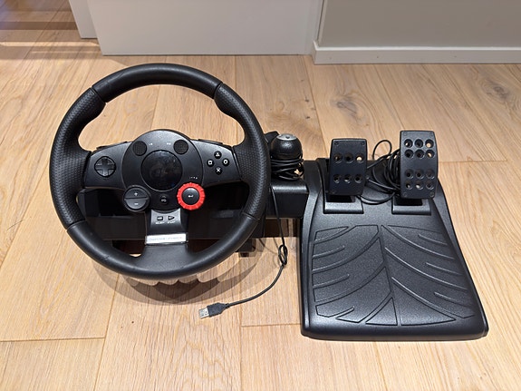 Logitech Driving force GT rattiohjain ja polkimet