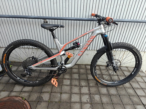 Canyon Spectral AL 6.0 maastopyörä kaksilla kiekoilla