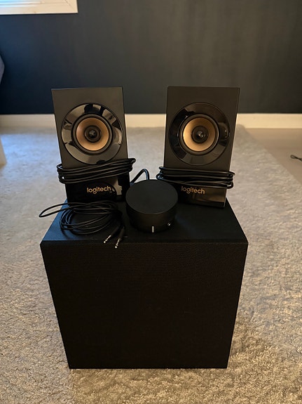 Logitech Z533 2.1 kaiuttimet