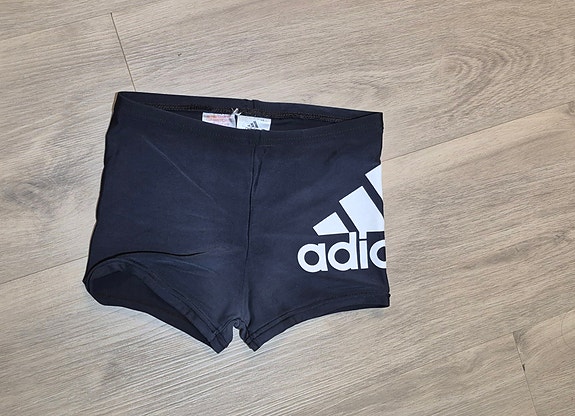 Adidas mustat uimashortsit koko 140 cm