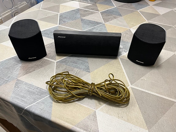 Pioneer kaiuttimet + johto