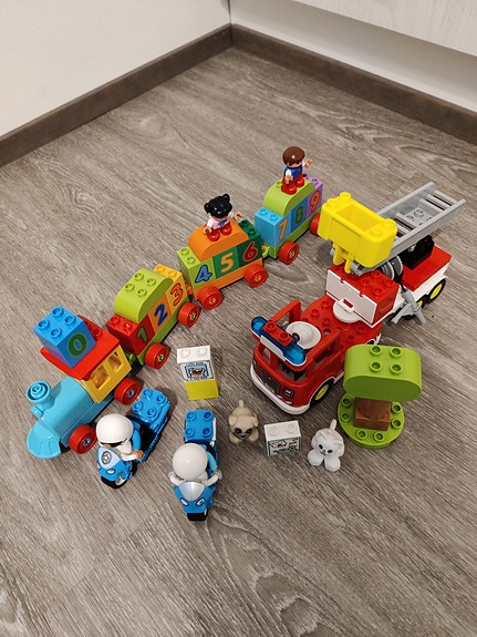 Lego duplo paloauto, numerojuna ja poliisimopo