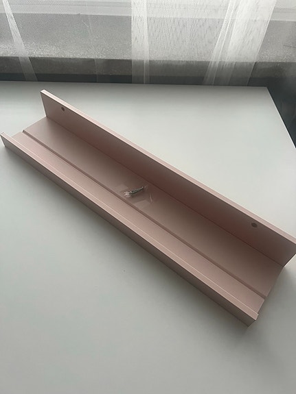 IKEA-seinähylly
