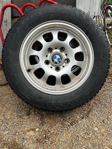 BMW vanteilla talvirenkaat Pirelli