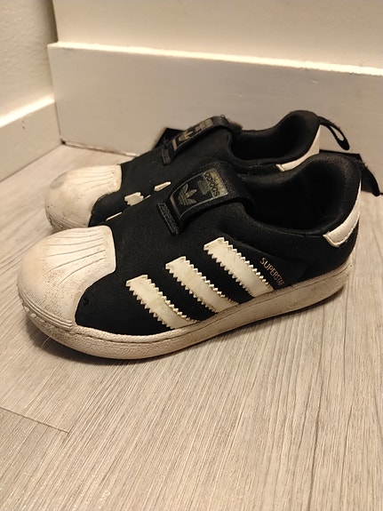 Adidas lenkkarit