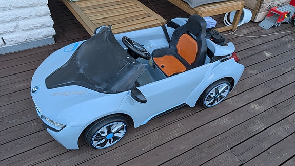 BMW i8 lasten sähköauto