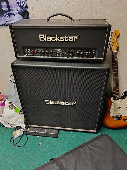 Blackstar kitaravahvistin nuppi ja kaappi