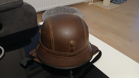 Ruskea kypärä vintage