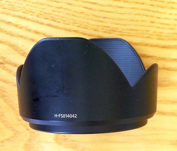 == LUMIX Lens Hood H-FS014042
