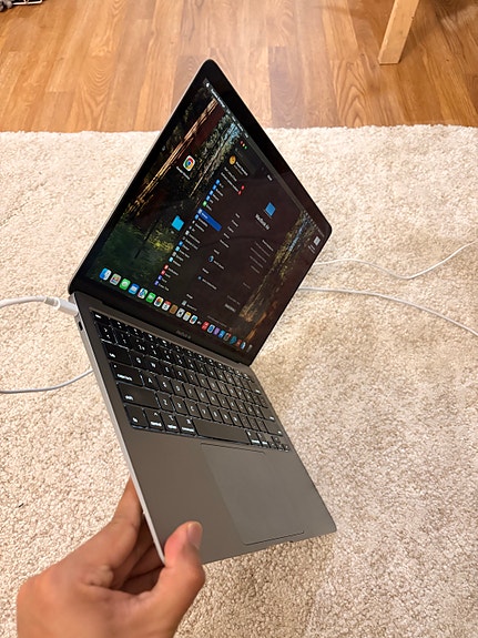 MacBook Air 13” 2020 – Intel i3, 8GB RAM, 256GB SSD