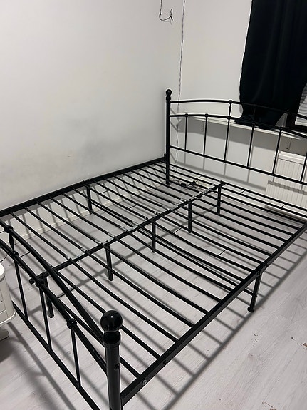Musta metallisänky / rautasänky 160x200 cm