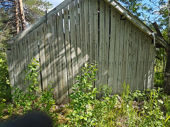 Vanhaa harmaata lautaa