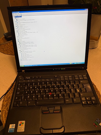 IBM ThinkPad T41p 2373 Retro-kannettava + telakka + 2 virtalähdettä + 2 akkua