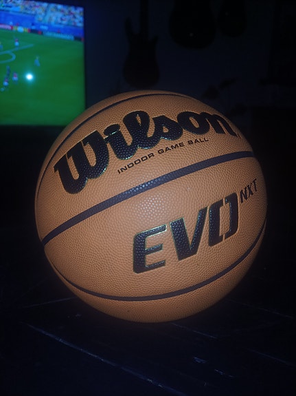 Wilson EVO NXT koripallo sisäpeleihin